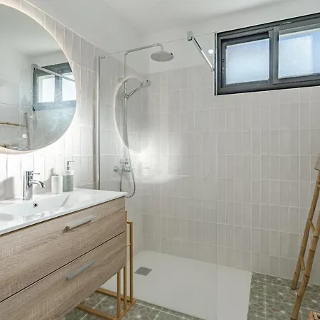 Cliff Haven Sea View - Adults Only Apartment *