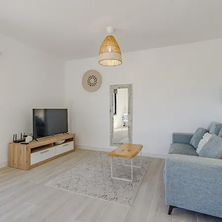 Cliff Haven Sea View - Adults Only Apartment