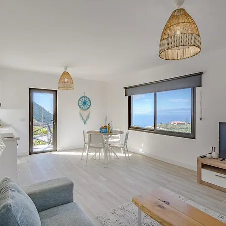 Cliff Haven Sea View - Adults Only Apartment